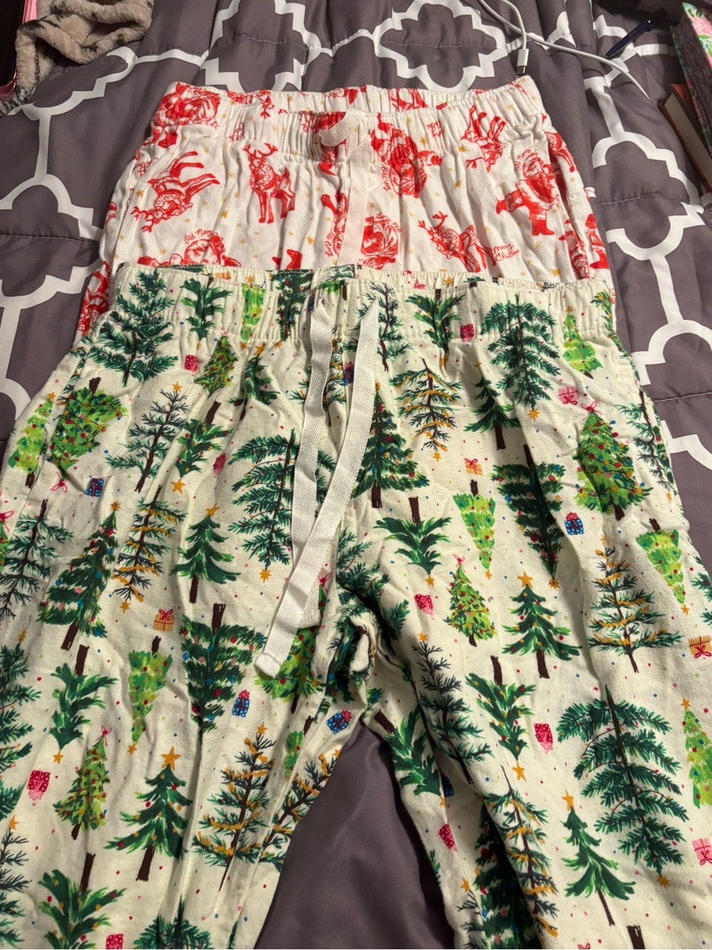 Women’s White & Green Holiday Tree Print/Santa print Drawstring pajama Bottoms m
